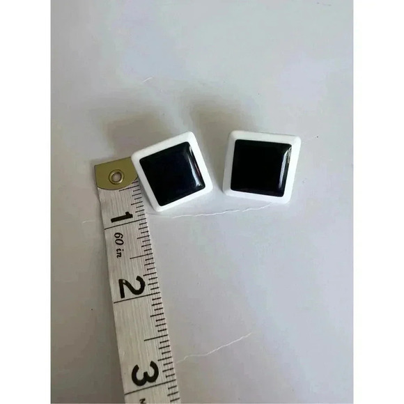 Black and white square vintage block earrings - Picture 2 of 4